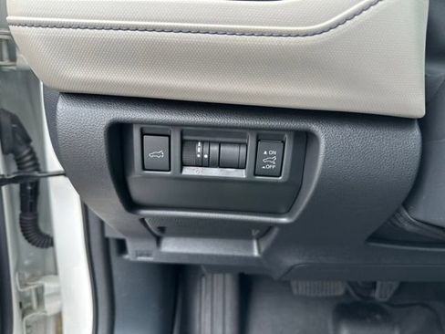 Certified 2025 Subaru Forester Premium AWD/4WD image 17