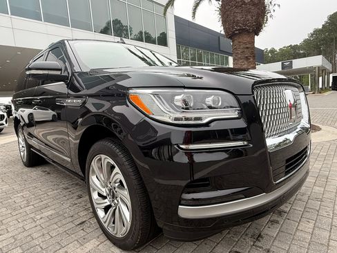 Used 2024 Lincoln Navigator Reserve image 7
