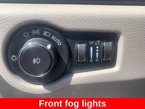 Used 2023 Chrysler Pacifica Touring-L FWD image 20
