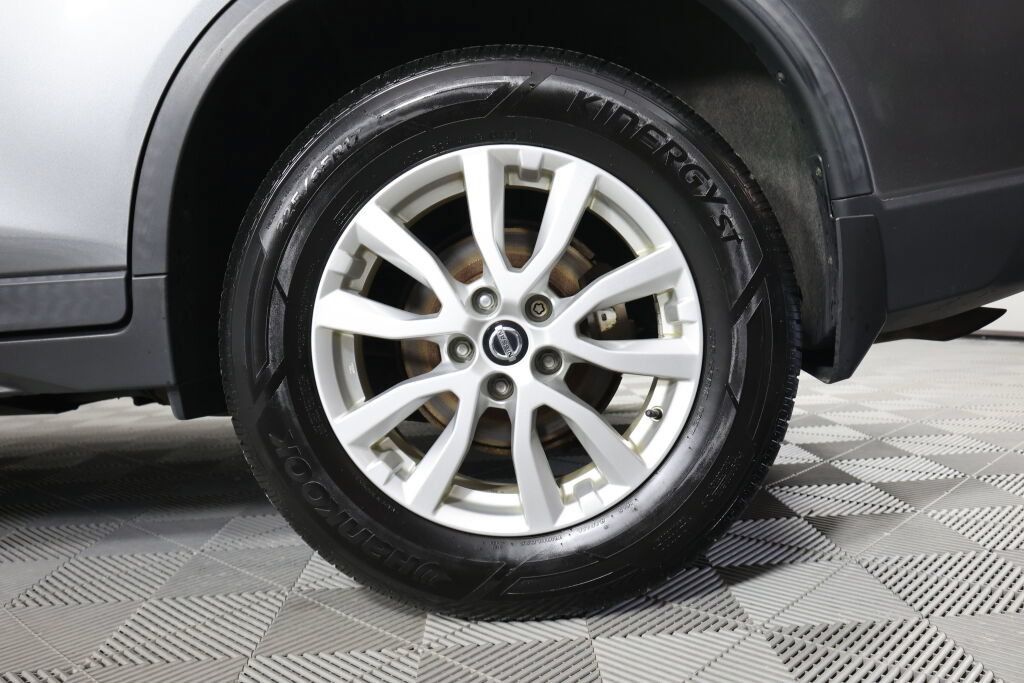 Used 2018 Nissan Rogue SV w/ Premium Package AWD/4WD image 8