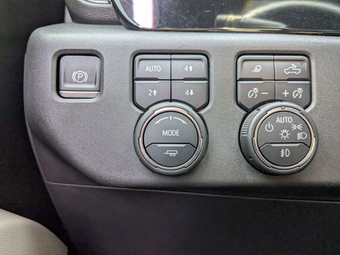 Used 2022 Chevrolet Silverado 1500 ZR2 image 20