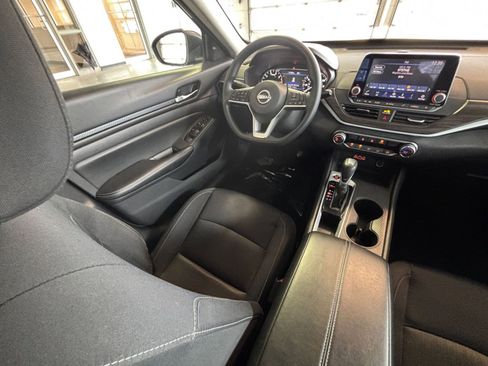 Used 2025 Nissan Altima 2.5 SV image 35