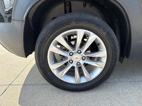 Used 2021 Chevrolet TrailBlazer LS w/ LPO, Blackout Package FWD image 43