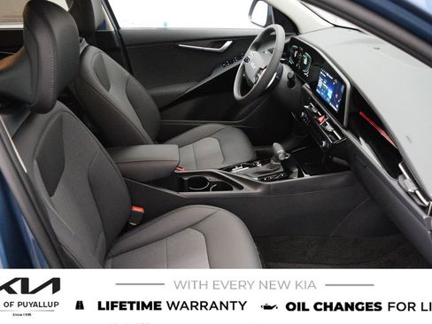 New 2026 Kia Niro EX FWD image 16