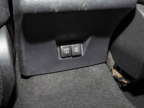 Used 2025 Toyota Camry LE image 7