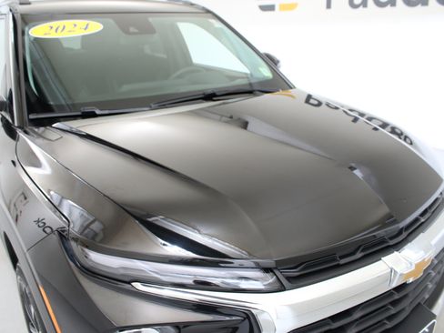 Used 2024 Chevrolet TrailBlazer LT w/ Driver Confidence Package FWD image 12