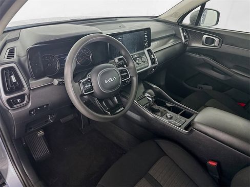 Used 2022 Kia Sorento LX image 30