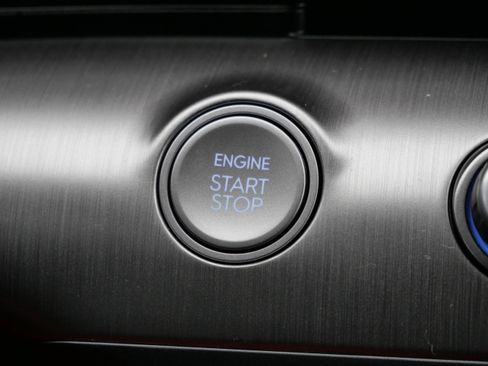 Certified 2025 Hyundai Kona SEL image 30