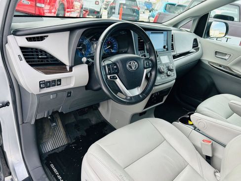 Used 2016 Toyota Sienna XLE Premium image 13