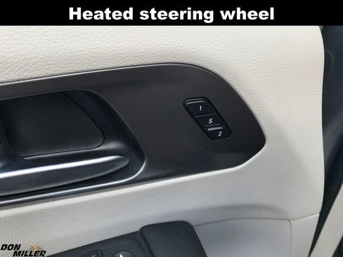 Certified 2022 Chrysler Pacifica Touring-L image 13