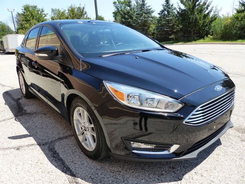 Used 2016 Ford Focus SE w/ SE Cold Weather Package FWD image 13