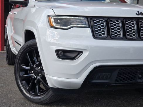 Used 2020 Jeep Grand Cherokee Altitude image 12