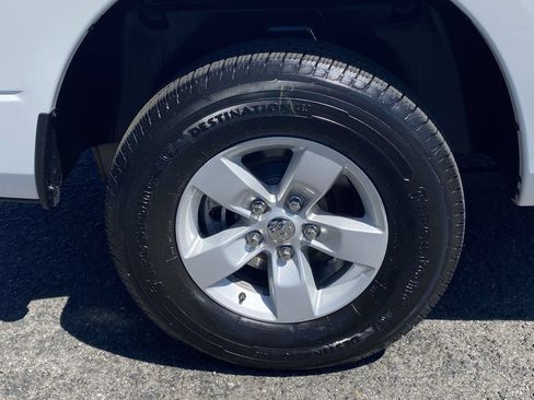 Used 2019 RAM 1500 Tradesman w/ Chrome Appearance Group RWD image 7