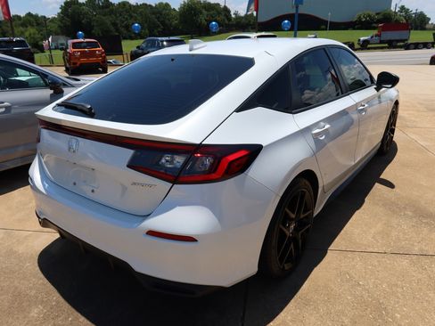 Used 2023 Honda Civic Sport image 4