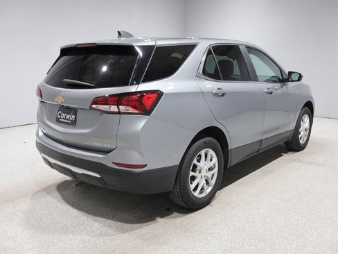 Used 2024 Chevrolet Equinox LT AWD/4WD image 2