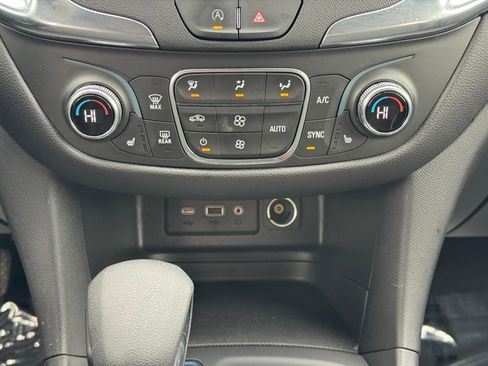 Used 2024 Chevrolet Equinox LT image 11