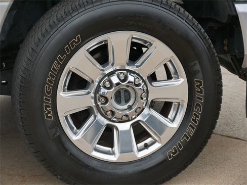 Used 2022 Ford F250 Platinum w/ FX4 Off-Road Package image 9