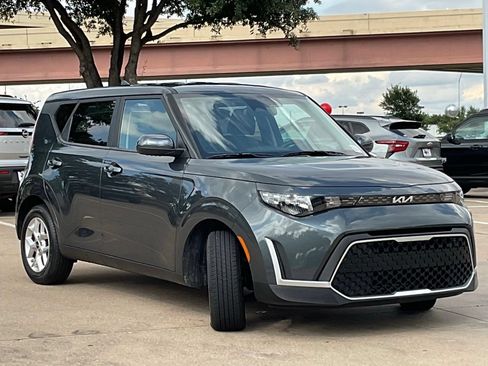 Used 2025 Kia Soul LX w/ LX Technology Package FWD image 3