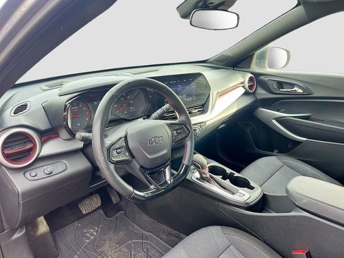 Used 2024 Chevrolet Trax RS FWD image 9
