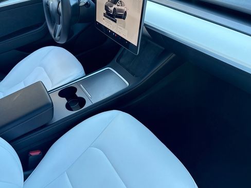 Used 2023 Tesla Model 3 Performance image 31