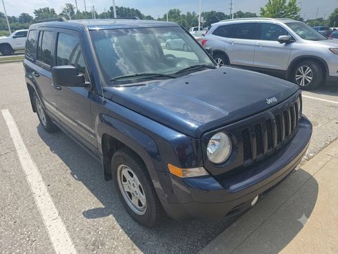 Used 2016 Jeep Patriot Sport w/ Power Value Group AWD/4WD image 2