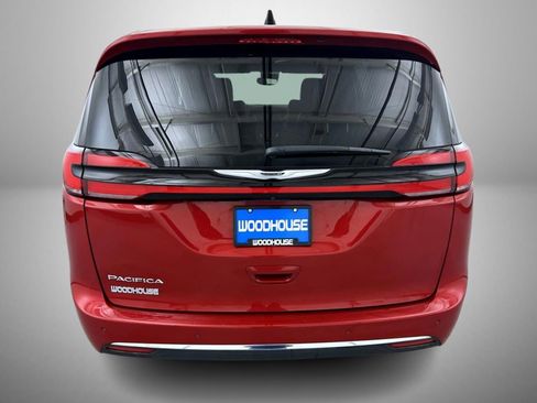 Used 2025 Chrysler Pacifica Select FWD image 6
