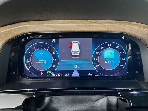 Used 2025 Volkswagen Atlas SE w/ Panoramic Sunroof Package image 12