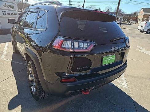 Used 2019 Jeep Cherokee Trailhawk w/ Comfort/Convenience Group image 9
