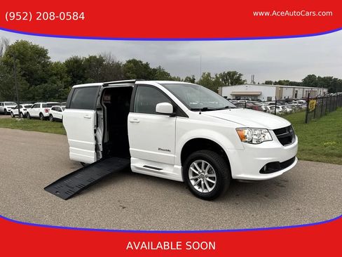 Used 2019 Dodge Grand Caravan SXT FWD image 1