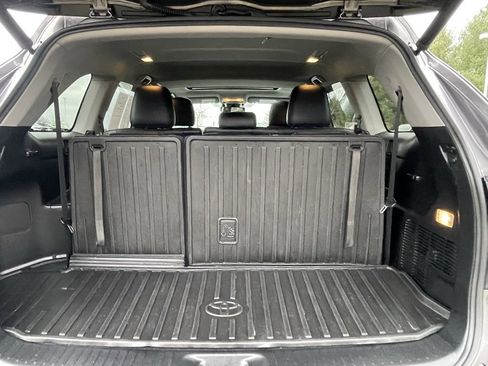 Used 2019 Toyota Highlander XLE image 19