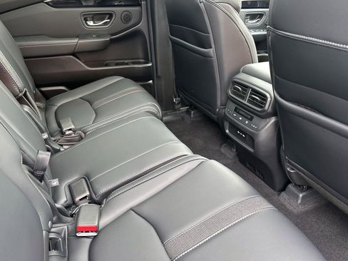 Used 2024 Honda Pilot Touring image 18