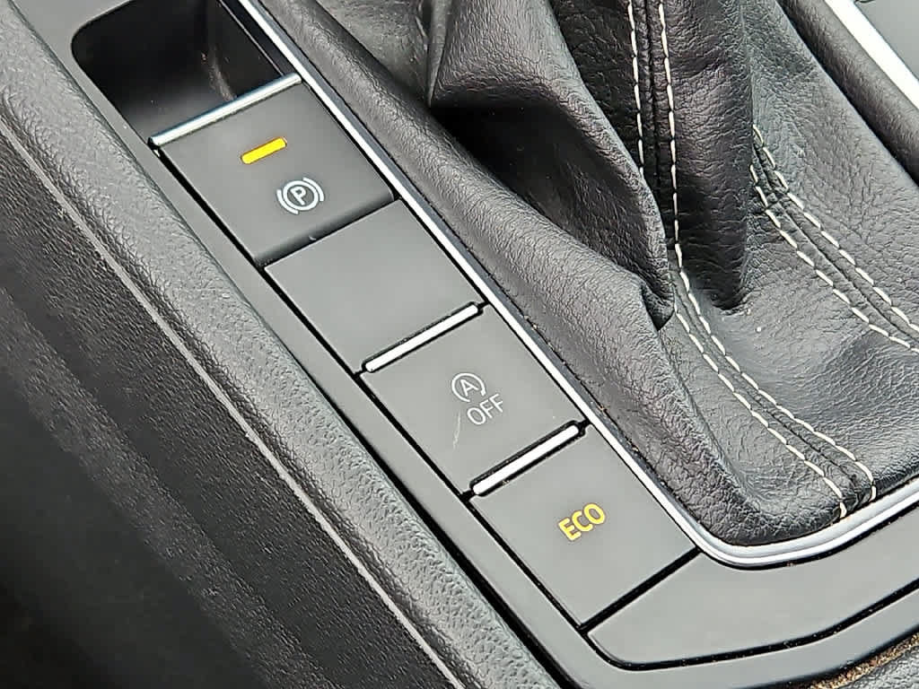 Used 2025 Volkswagen Jetta SE FWD image 23