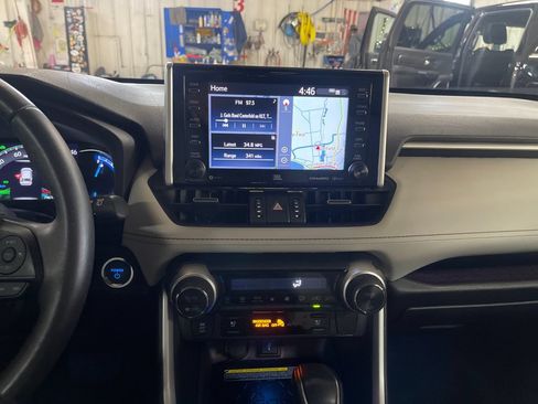 Used 2021 Toyota RAV4 Limited AWD/4WD image 18