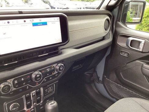 Used 2024 Jeep Wrangler Unlimited AWD/4WD image 45