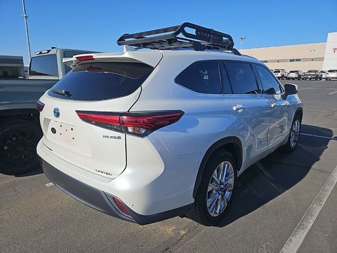 Certified 2021 Toyota Highlander Limited image 3