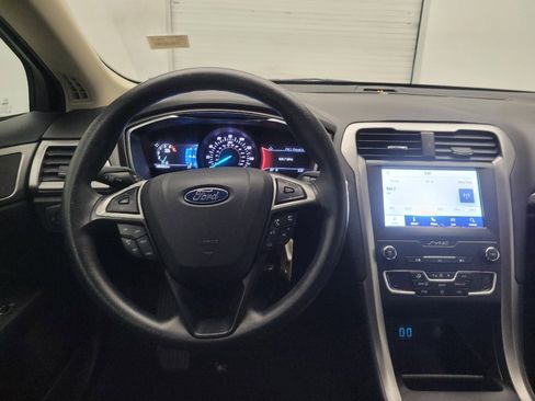 Used 2020 Ford Fusion SE image 22