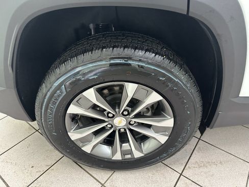 Certified 2025 Chevrolet Equinox LT w/ Safety and Technology Package FWD image 14