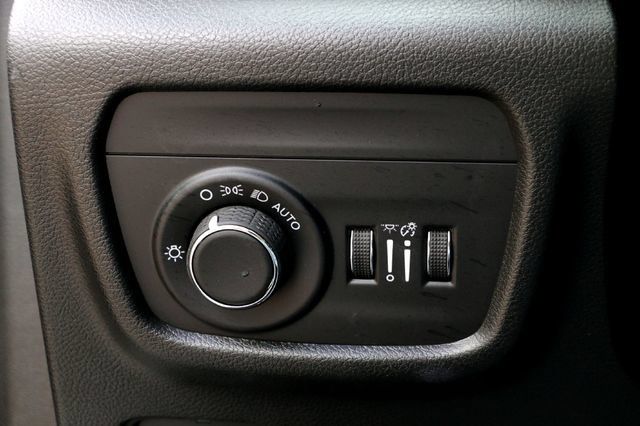 Used 2025 Jeep Grand Cherokee Laredo X w/ Luxury Tech Group I AWD/4WD image 21