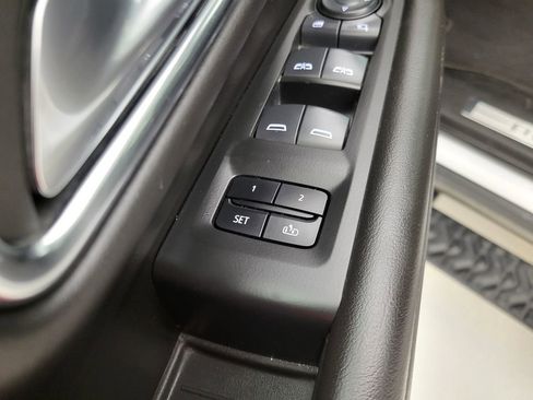 Used 2024 Chevrolet Suburban Z71 w/ Luxury Package AWD/4WD image 4