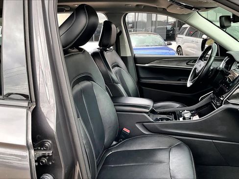 Used 2022 Jeep Grand Cherokee Limited image 9