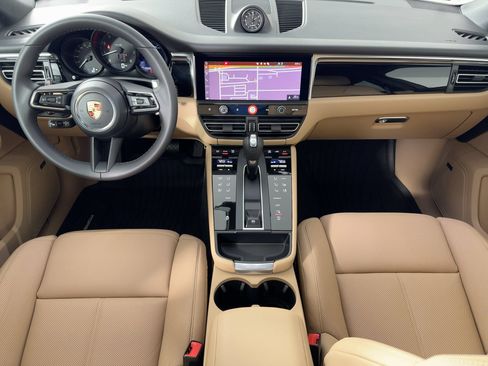 Certified 2026 Porsche Macan AWD/4WD image 16