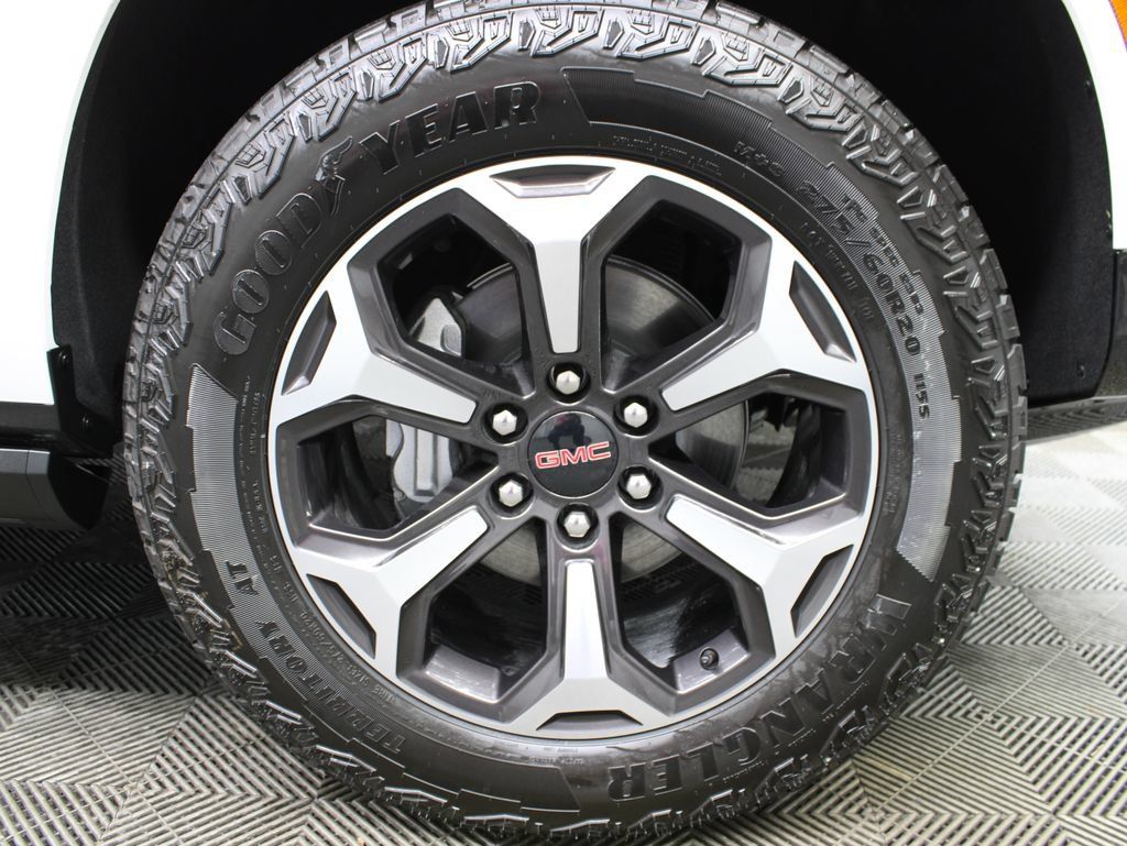 Used 2026 GMC Yukon AT4 Ultimate w/ LPO, Floor Liner Package AWD/4WD image 13