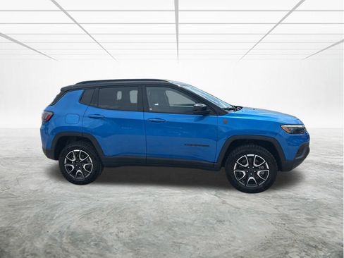 New 2025 Jeep Compass Trailhawk w/ Trailhawk Elite Group image 3