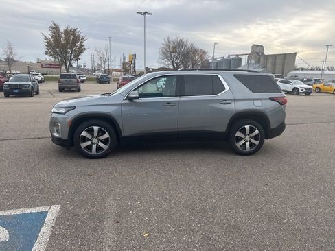 Used 2023 Chevrolet Traverse LT w/ LT Premium Package image 3