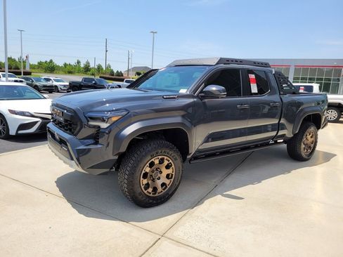 New 2025 Toyota Tacoma Trailhunter image 3