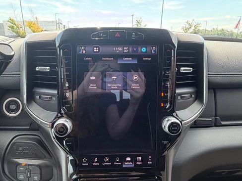 Used 2025 RAM 2500 Laramie w/ Towing Technology Group AWD/4WD image 33