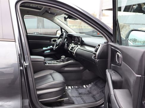 Certified 2022 Kia Sorento S w/ Panoramic Sunroof Package image 28
