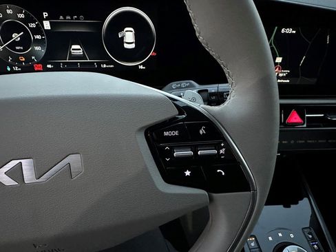 New 2025 Kia Niro Wave w/ Wave Preserve Package image 28