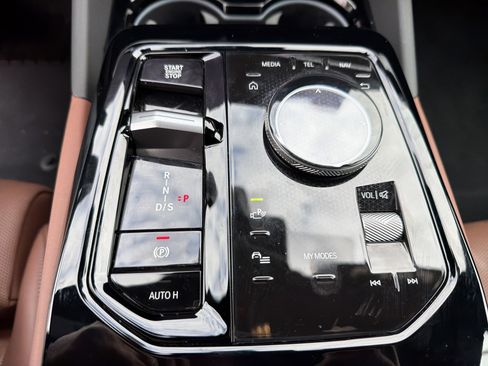 Certified 2025 BMW 530i w/ Premium Package image 10