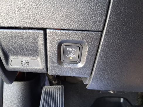 Used 2023 RAM 2500 Laramie AWD/4WD image 32